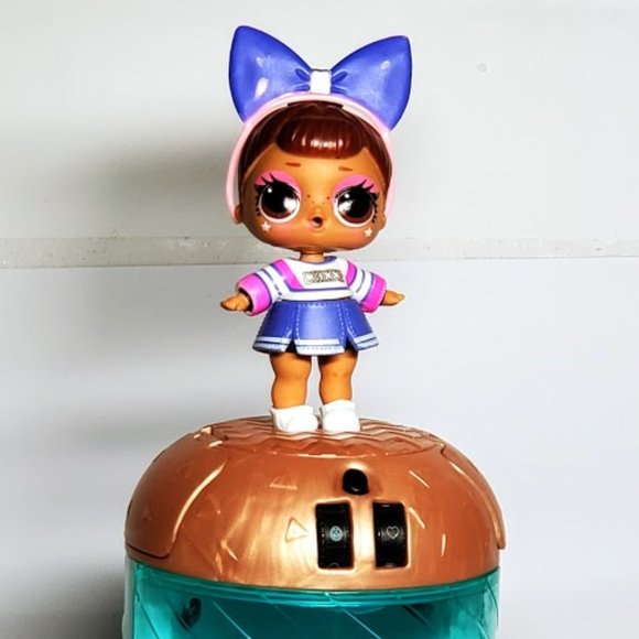 L.O.L. Surprise! Under Wraps Doll- Series Eye Spy 2A: Sis Cheer - Picture 3 of 7